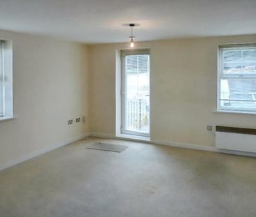 2 bedroom Flat To Let - Photo 2