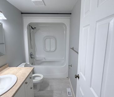 For Lease - 1 Royalwood Court Unit# 27, Hamilton, Ontario - Photo 5