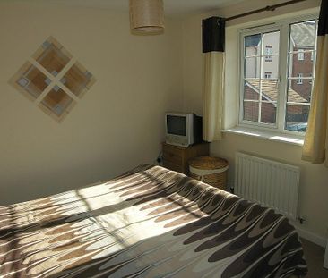 3 bedroom end of terrace house to rent - Photo 2