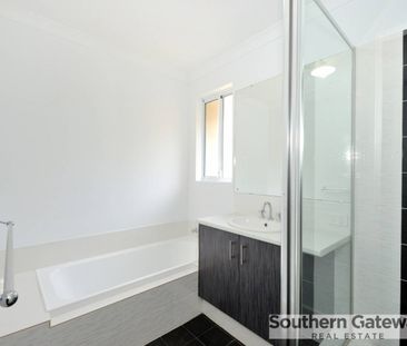 Lovely family Home - Photo 5