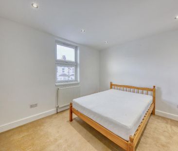 4 bedroom semi-detached house to rent - Photo 2