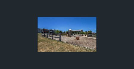 Family Living ! - Photo 5