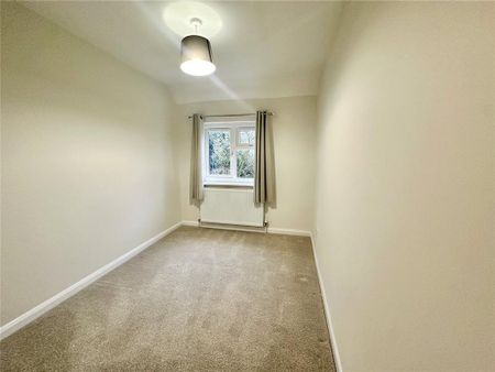 5 bedroom semi-detached house to rent - Photo 4