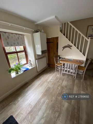 2 bedroom semi-detached house to rent - Photo 2