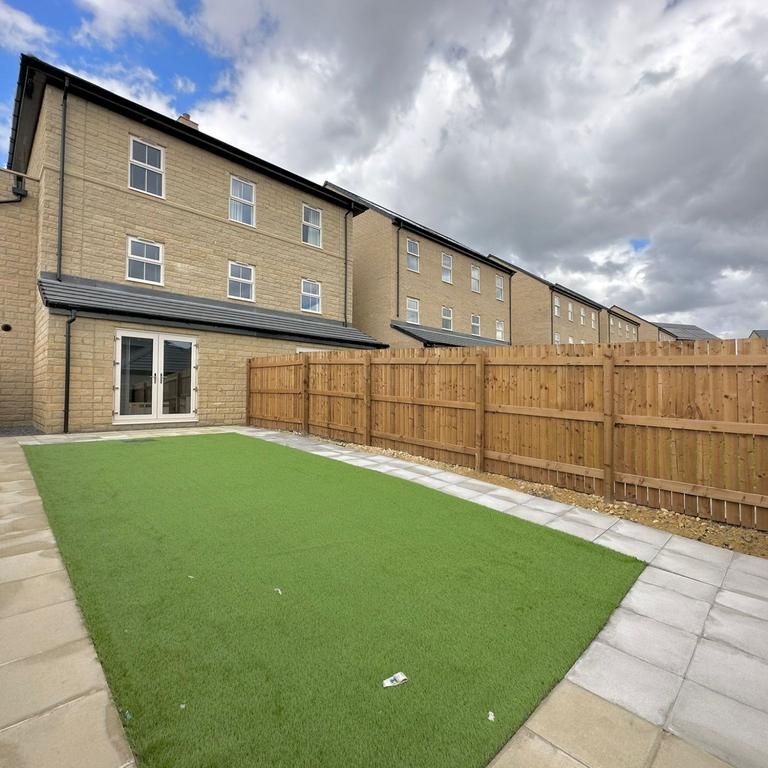 4 bedroom semi-detached house to rent - Photo 1