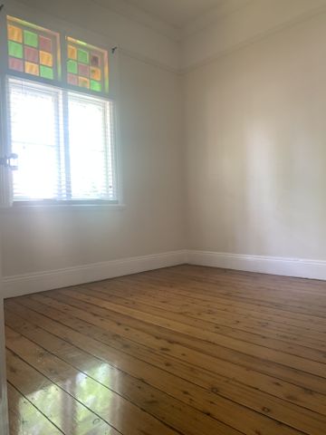 Heritage charm with modern convenience - Photo 2