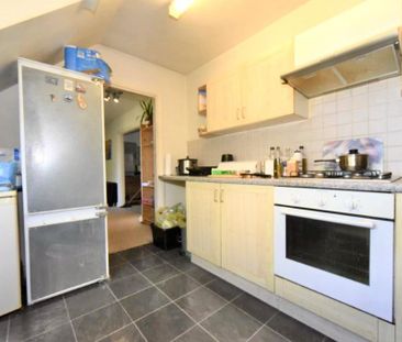 3 bedroom flat to rent - Photo 6