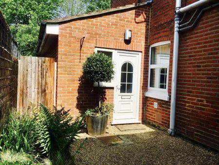 1 bedroom ground floor flat to rent - Photo 3