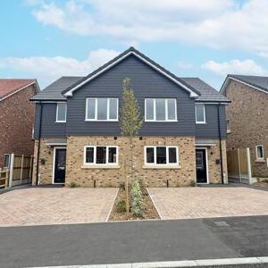 3 bedroom semi-detached house to rent - Photo 1