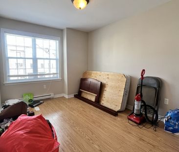 148 Transom Drive | BEAUTIFUL, SPACIOUS 3 BED 2.5 BATH TOWNHOUSE | ... - Photo 5