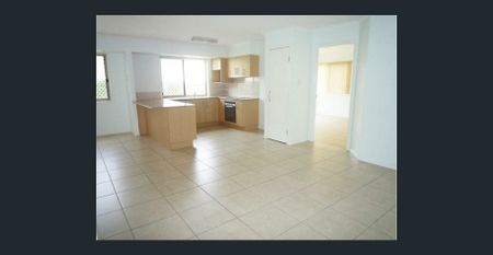 SPACIOUS FAMILY HOME IN QUIET CUL-DE-SAC - Photo 5