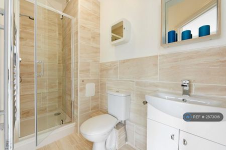 5 bedroom terraced house to rent - Photo 4