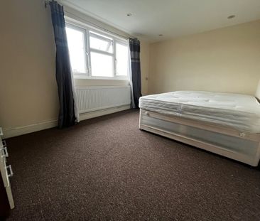 Room in a Shared House, Lansdowne Road, IG3 - Photo 6