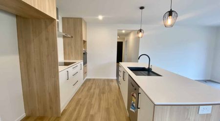 Belfast - 4 Bedroom - Photo 4