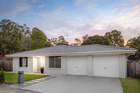 A stylish newly renovated home in one of Wishart's most sought-after pockets, perfectly positioned for families in Mansfield State School Catchment. - Photo 2