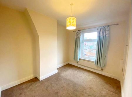 2 bedroom terraced house to rent - Photo 2