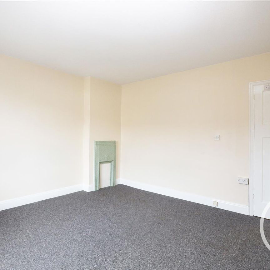Somerton Avenue, Lowestoft - Photo 1