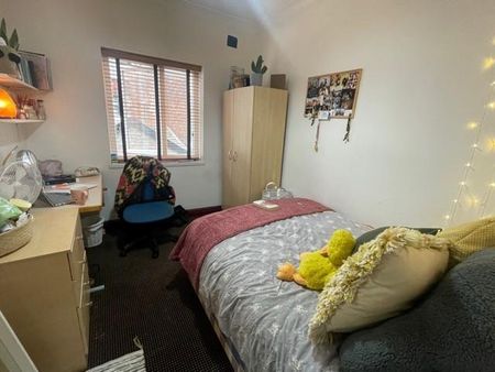 6 bedroom private hall to rent - Photo 5