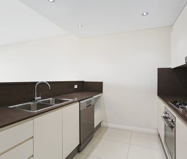 Modern apartment of space and natural light - Photo 3