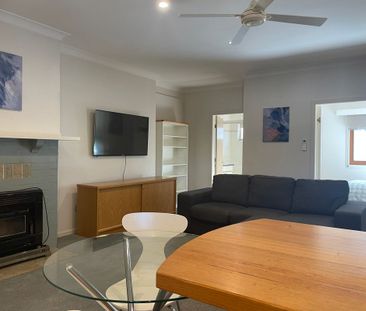 Modern fully furnished unit ready to move in - Photo 4