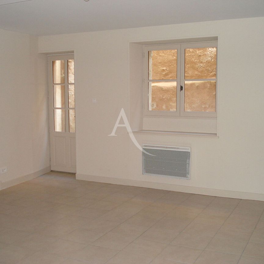 Location Appartement 2 pièces 42m² FONTENAY LE COMTE 85200 - Photo 1