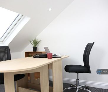 1 bedroom in a house share to rent - Photo 2