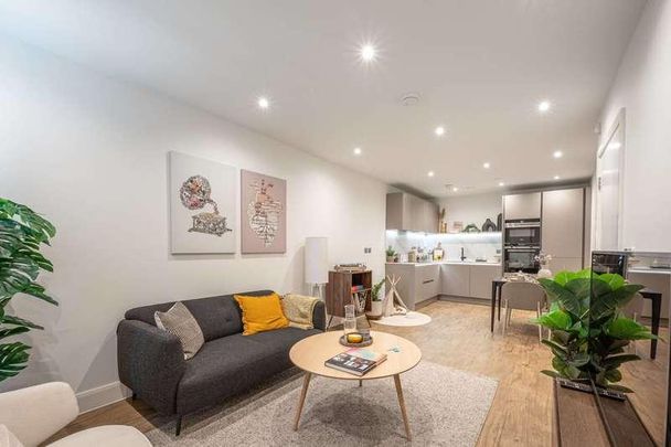 Uncle Colindale, Colindale, NW9 - Photo 1