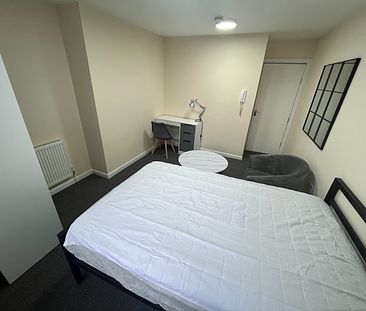 Room in a Shared House, Cavendish Street, M15 - Photo 1