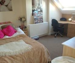 6 Bed - 14 Walmsley Road, Hyde Park, Leeds - LS6 1NG - Student - Photo 2