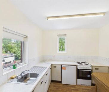 Flat 3, 90 Eglantine Avenue - Photo 5