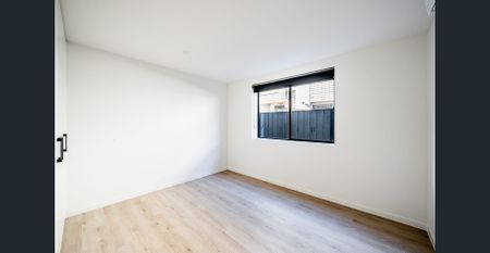 McCOLL APARTMENTS NEW RELEASE. BIG 1 & 2 BR APARTMENTS IN BOUTIQUE BLOCK - Photo 3