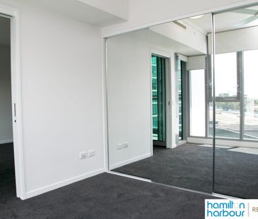 V2112/8 Harbour Road, Hamilton, Qld 4007 - Photo 3