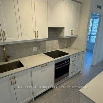 Hurontario & Elm dr Modern 2Bdrm Open Balcony Beautiful Kitchen - Photo 3