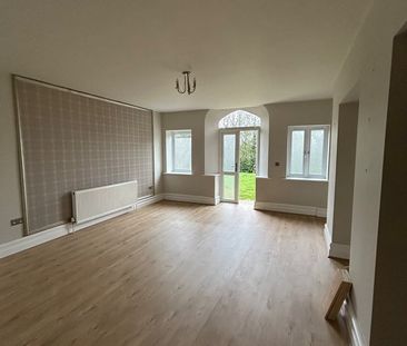 3 Bed Flat, Wethersfield Road, CH43 - Photo 2