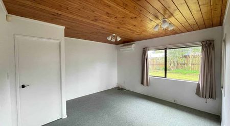 2 bedroom delight with single garage! - Photo 2