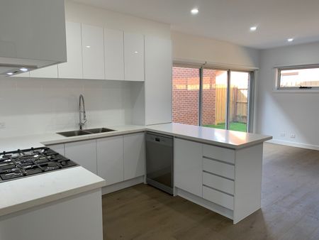 2D Paul Avenue, Keilor East VIC 3033 - Photo 5