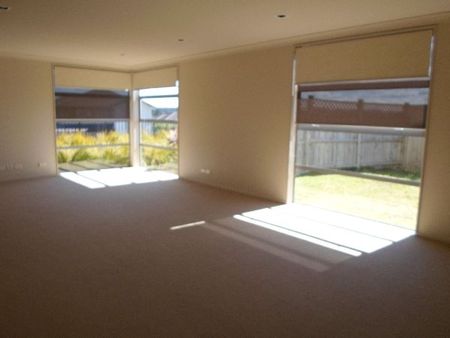 Property Management44 Oakway Dr, Albany - House for Rent - Photo 2