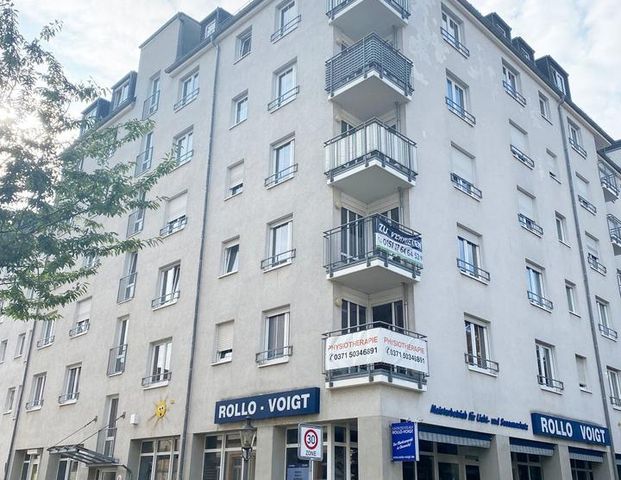 DACHGESCHOSS-Wohnung mit Balkon, Wanne, sep. ASR und offenen Küchenbereich im Stadtzentrum! - Photo 1
