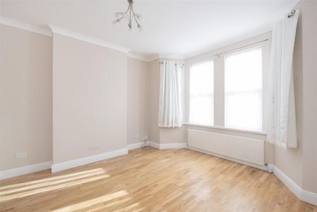 4 bedroom semi-detached house to rent - Photo 2