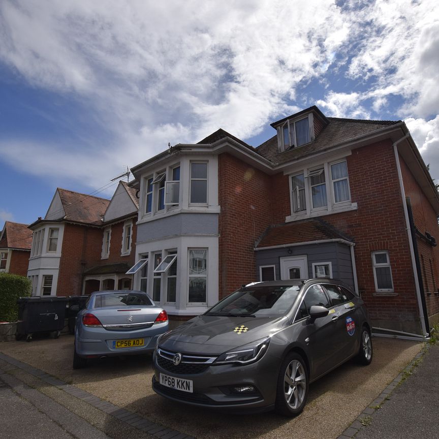 1 bed studio flat to rent in Queens Park Road, Bournemouth, BH8 - Photo 1