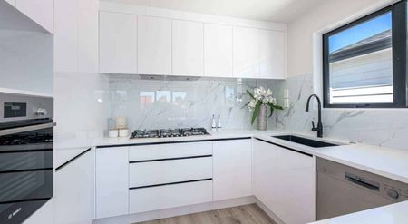 LOCATION LOCATION LOCATION - CENTRAL AVONDALE - Photo 4