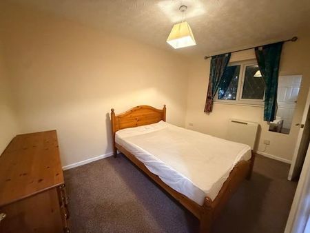 2 bedroom ground floor flat to rent - Photo 2