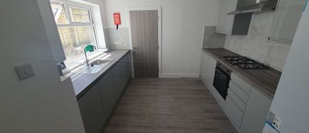 26 (STUDENT House Share - Inc. BILLS) Bertram Street, Splott, Cardiff, CF241NX - Photo 4