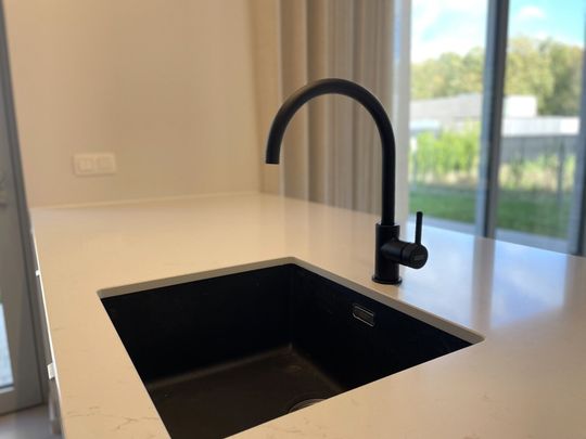 RUSTIG GELEGEN NIEUWBOUWWONING MET 3 SLAAPKAMERS - Photo 1