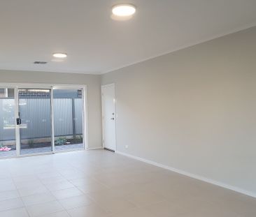 52 Waratah Avenue, - Photo 2