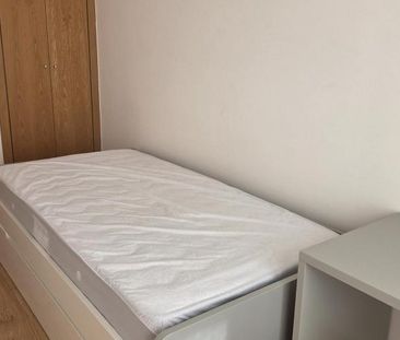 Bright room for students (one room with a private bathroom) ! - Foto 3