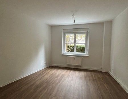 Altersgerechte Wohnung im Erdgeschoss mit Dusche - Rentner*innen gesucht!! - Foto 1