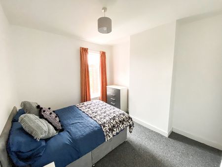 Room 3, 7 Coronation Road - Photo 2