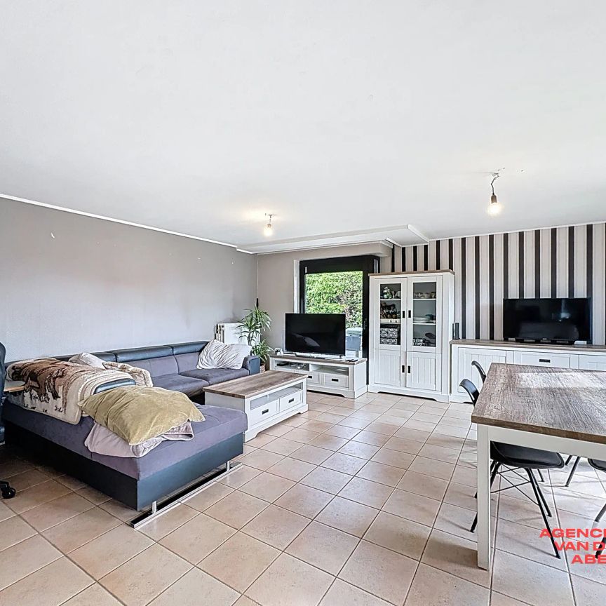 Ruim appartement dichtbij het hart van Oostkamp met garage - Foto 1