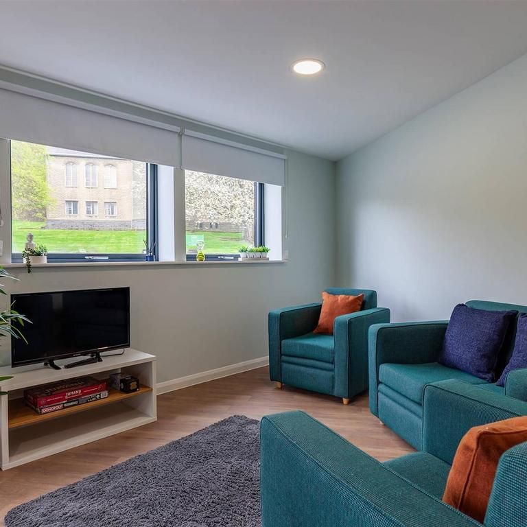 1 bedroom in a flat share to rent - Photo 1